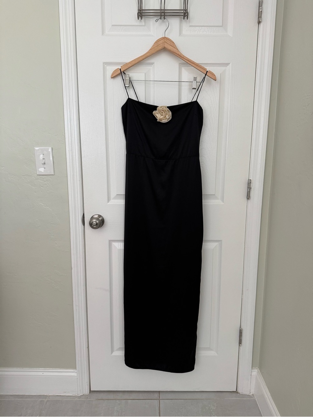Few Moda Isa Black 100% Silk Dress Size 6